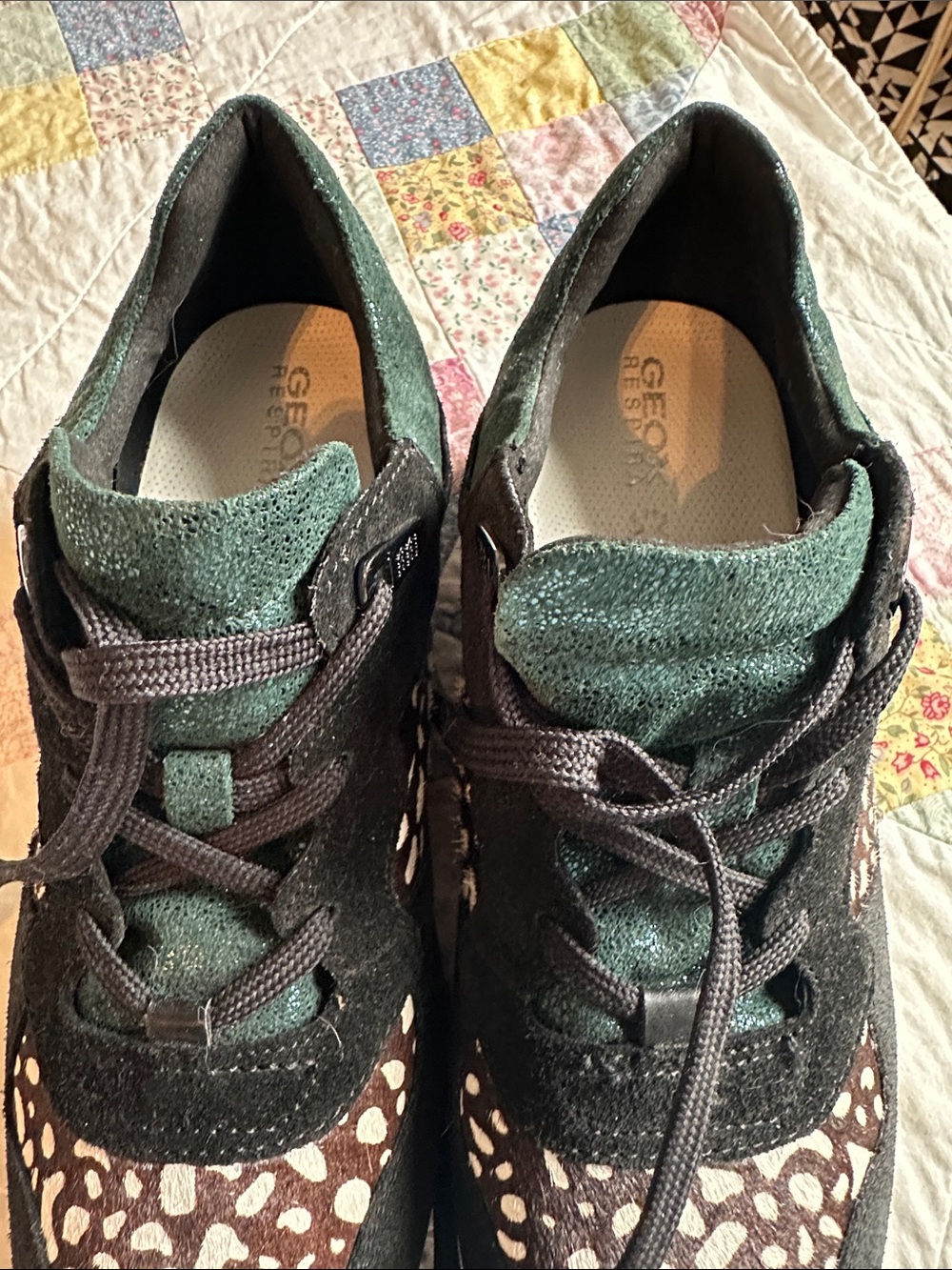 N—Geox Black & Dark Green Leopard-Pattern Lace-Up Sneakers - Picture 8 of 11